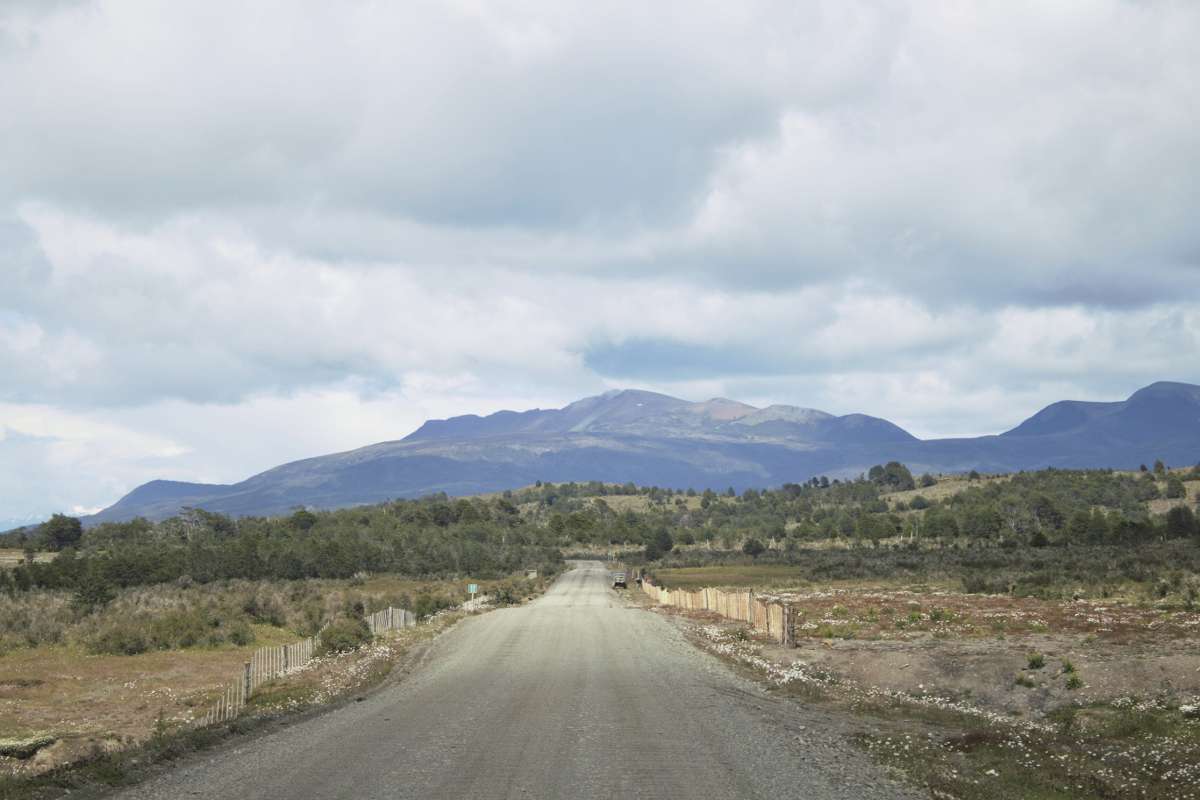 Manejando al sur de la ruta 9, Monte Tarn al fondo